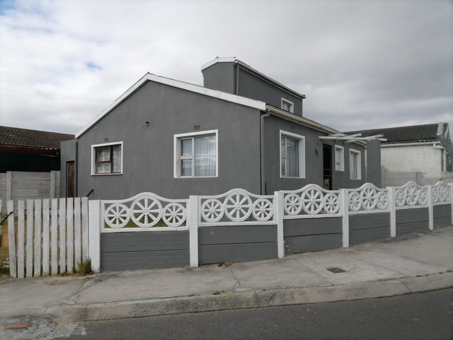  Bedroom Property for Sale in Eastridge Western Cape